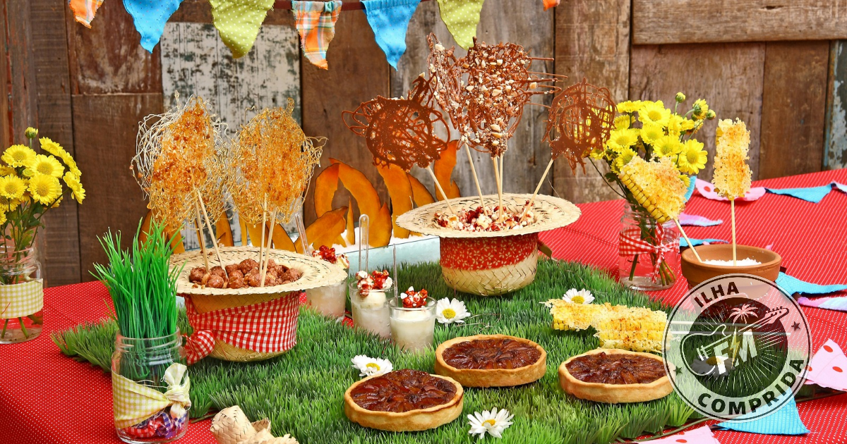 Festa Ilha Julina em Ilha Comprida com decoração típica e clima festivo