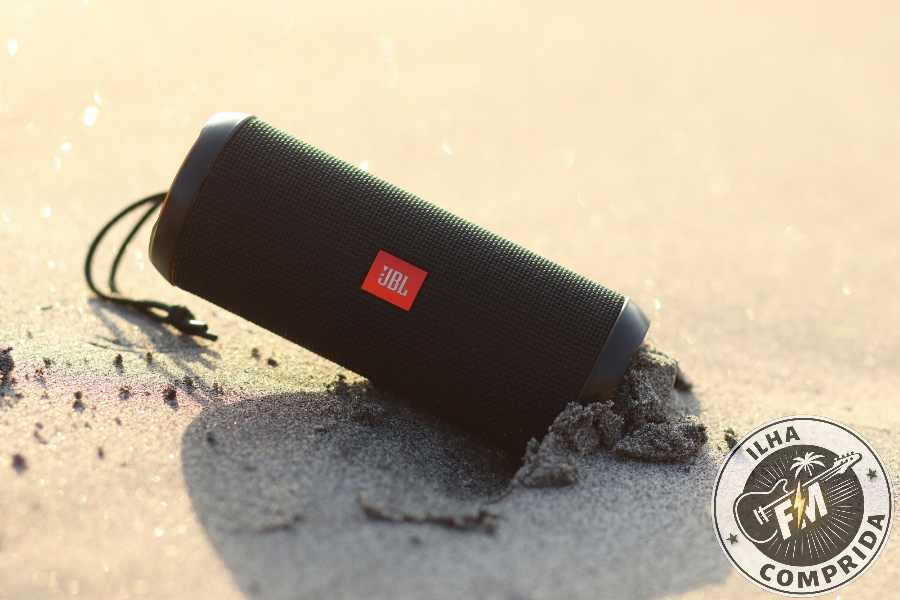 Celular reproduzindo musica pela internet