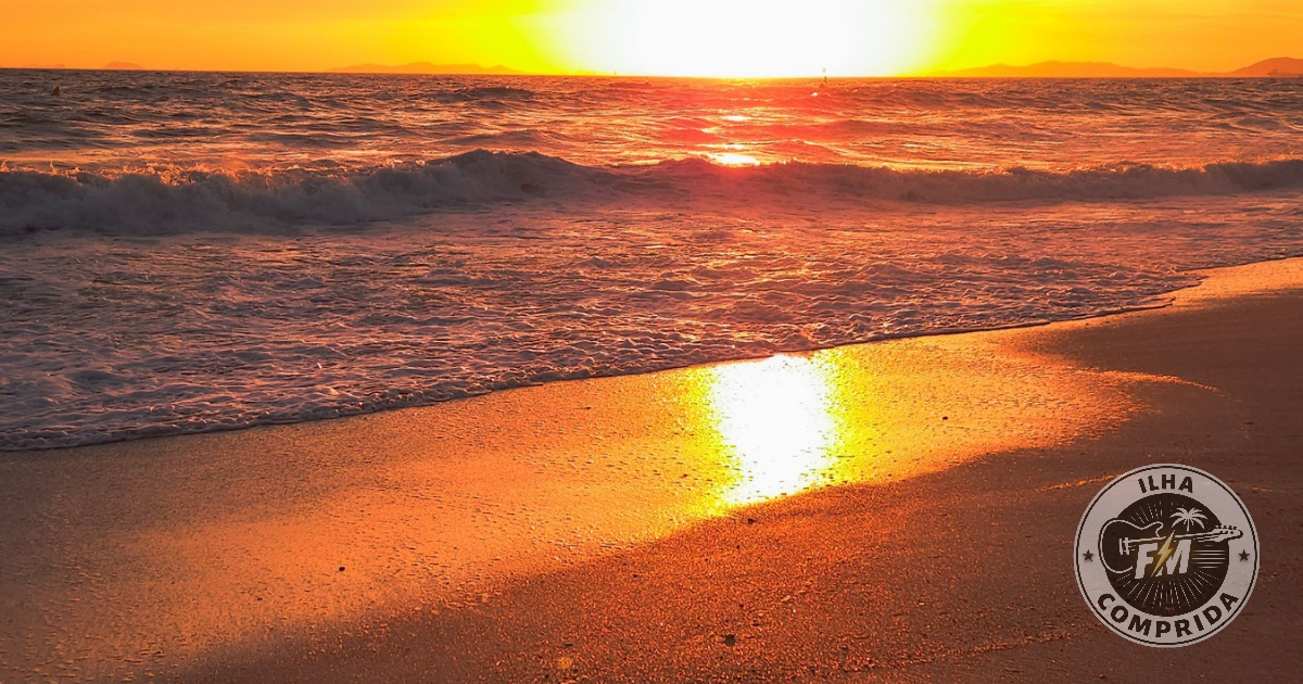 Pôr do sol na praia de Ilha Comprida