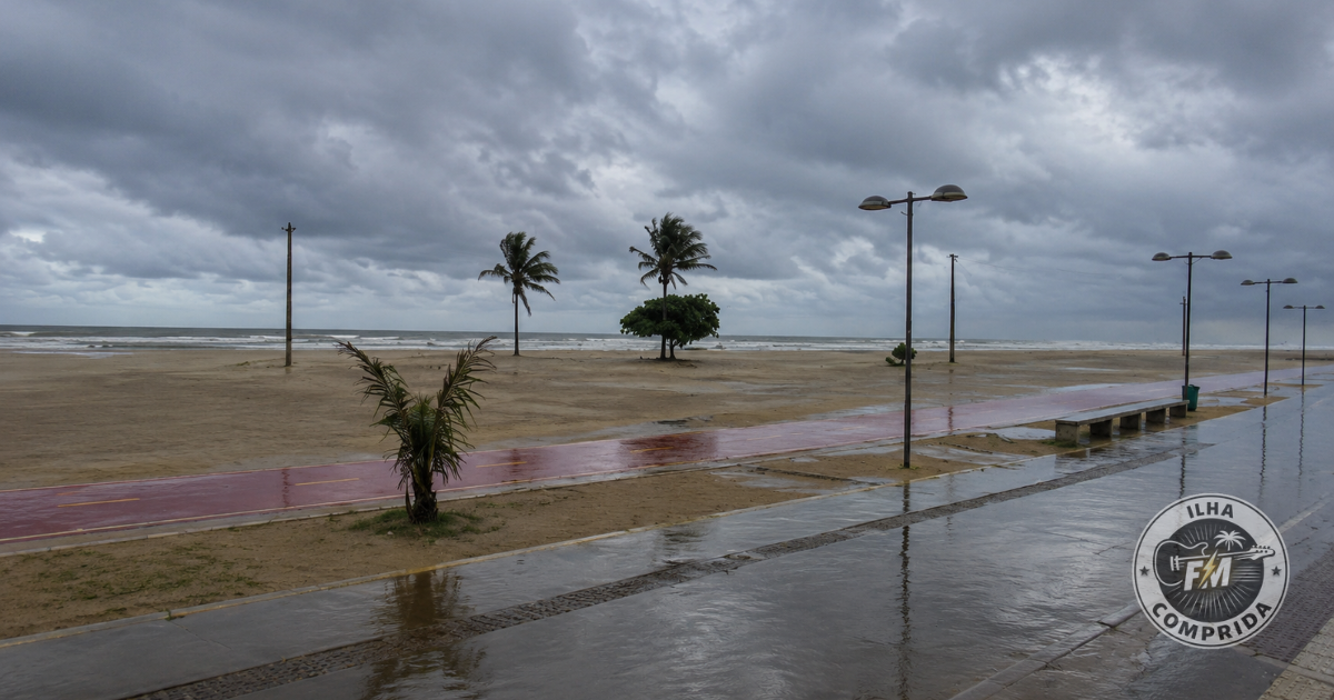 Dia chuvoso em Ilha Comprida, no litoral sul de São Paulo.